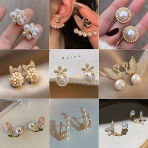 Lot of 30 Pairs of Earrings Radomly Shipping